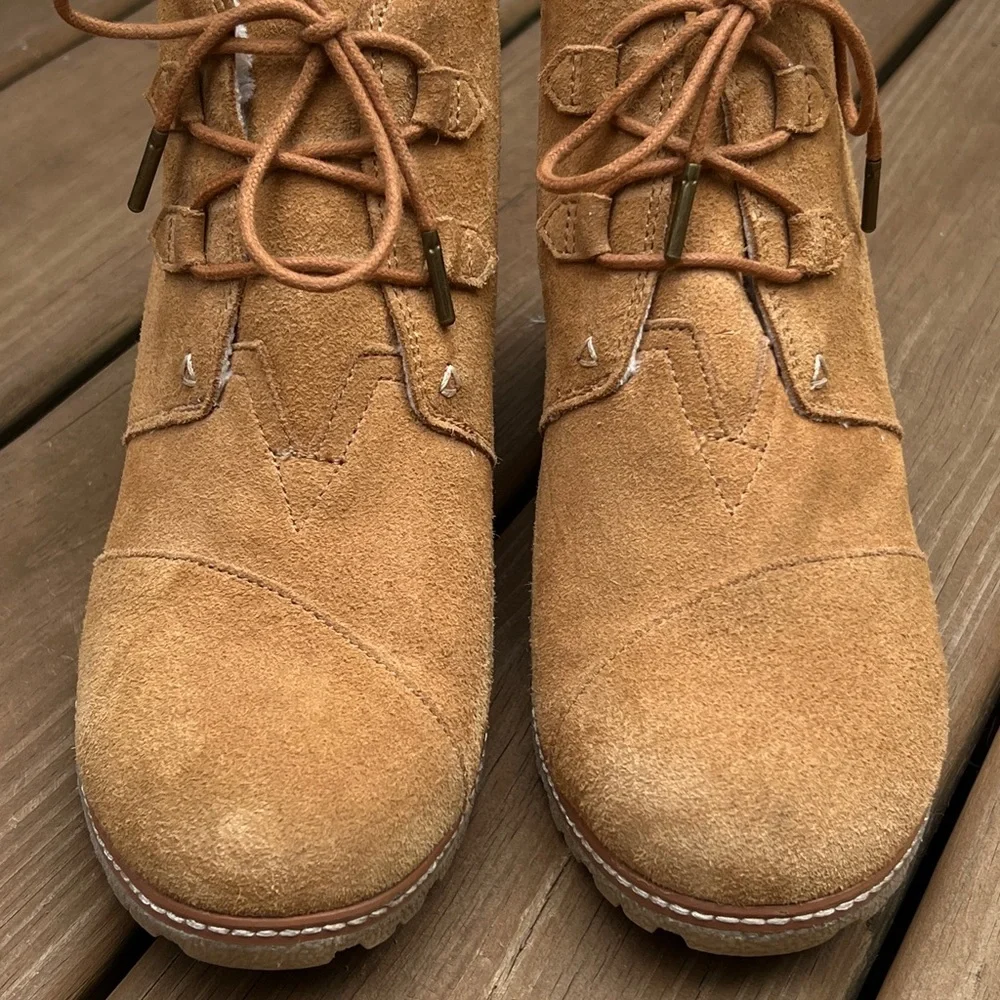 TOMS Desert Wheat Shearling Lined Suede Wedge Ankle Bootie‎ Size: 12